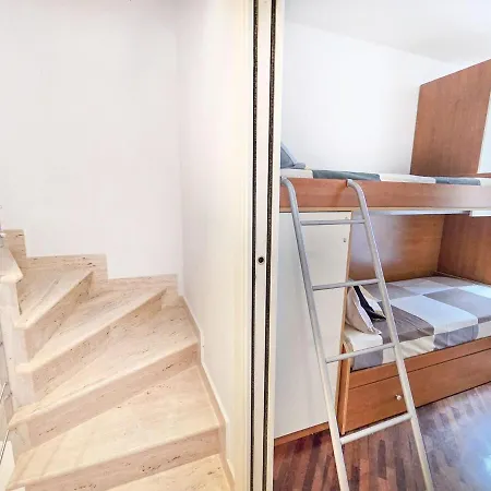 Palazzina Cieloterra In Pieno Centro Lägenhet