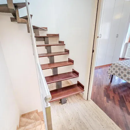 Palazzina Cieloterra In Pieno Centro Lägenhet *